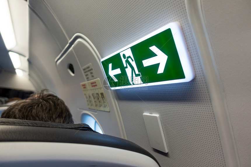 飞机紧急出口标志乘客飞机上的门图片