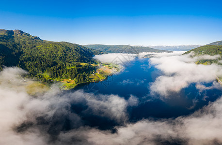 空中美丽的自然挪威上空的云层图片