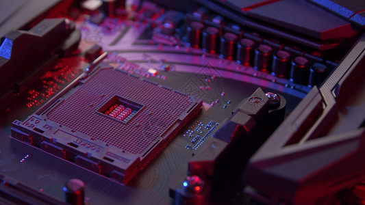 主板与处理器镜头电路板上的计算机部件亮着红色蓝色的盖子主板与处理器镜头背景图片