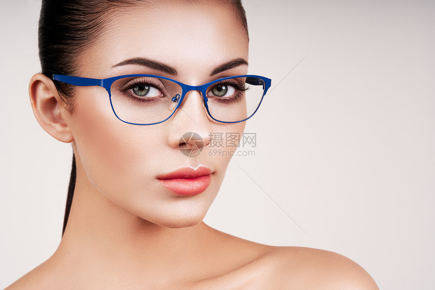 戴眼镜的长睫毛的女人视力矫正视力差眼镜架化妆,化妆品,美容,图片