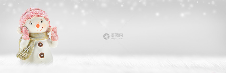 雪人玩具冰冻的雪波克灯冬季背景冬天背景上的雪人玩具图片