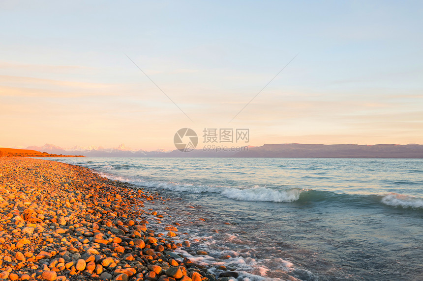 巴塔哥尼亚美丽的山脉景观南美洲阿根廷的山湖图片