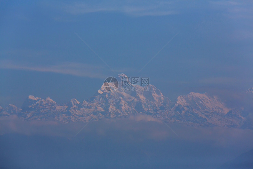 日落时分,尼泊尔喜马拉雅山,坎钦琼加峰的风景图片