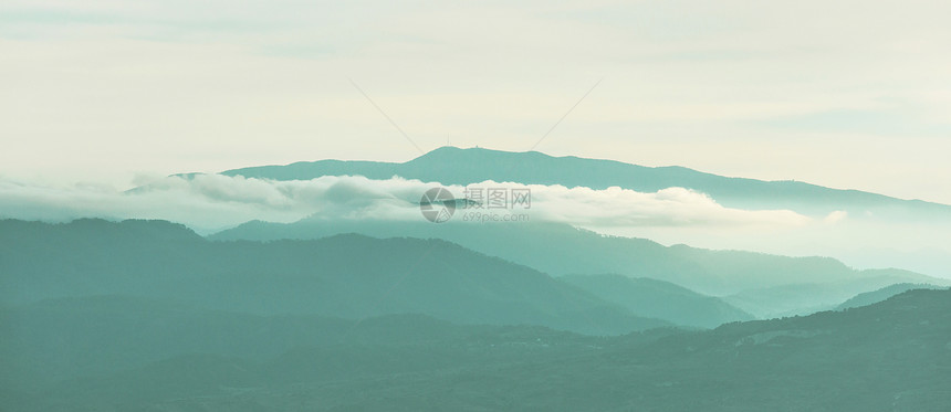 朦胧的早晨,塞浦路斯的群山轮廓图片