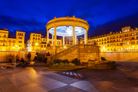 西牙纳瓦尔地区潘普洛纳市中心的城堡广场或广场图片