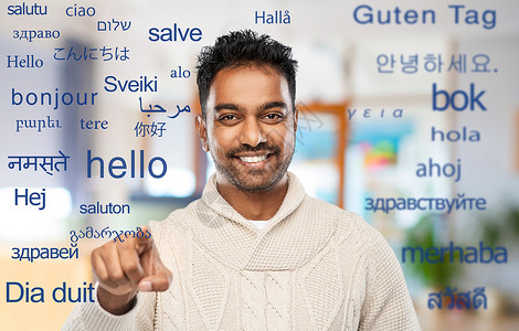 选择,手势人的微笑的印度男人指着相机办公室用同的外语问候语印度人超过外语的单词背景图片