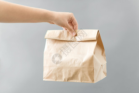 回收生态手次棕色外卖食品纸袋午餐桌子上手外卖食品纸袋午餐图片