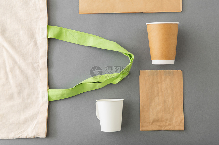 食品饮料包装,回收再利用外卖纸咖啡杯帆布购物袋灰色背景外卖食品饮料包装材料图片