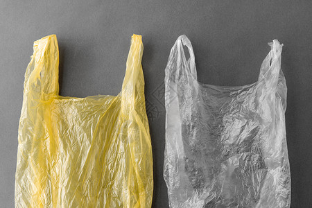 消费主义,回收环境两个次塑料袋灰色背景两个次塑料袋背景图片