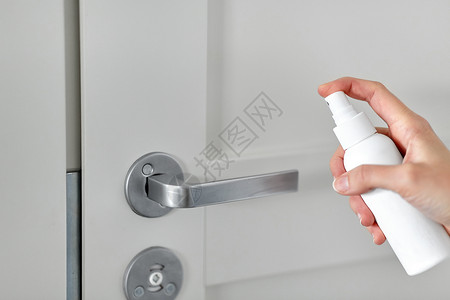 菌剂卫生保健安全将喷洒消剂或消剂到门把手表面手喷消剂到门把手表面背景