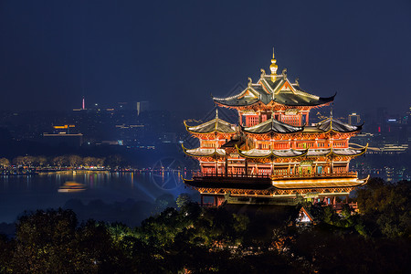 空中阁楼杭州城隍阁与西湖映衬夜景背景