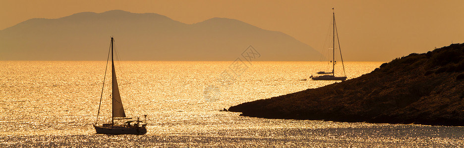 温暖日落帆船游客雅克茨高清图片