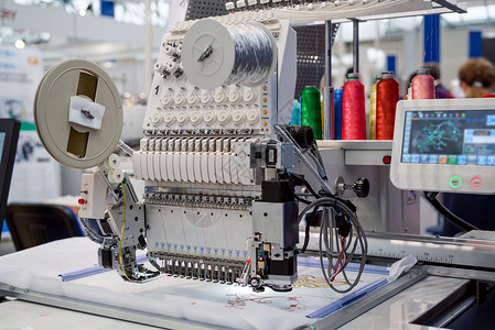数字图案缝制自动工业缝纫机现代纺工业高清图片
