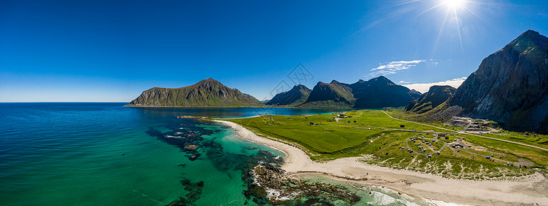 诺维吉亚全景海滩掠夺岛挪威诺德兰县的个群岛以独特的风景而闻名,有戏剧的山脉山峰,开阔的大海庇护的海湾,海滩背景