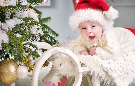 圣诞老人精灵个可爱的小男孩庆祝圣诞节的肖像背景