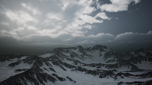 意大利白云岩山脉的高海拔山峰云高海拔山峰云背景图片