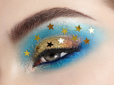 星星眼有装饰星星的眼妆女人完美的妆容美容时尚假睫毛化妆品眼影化妆细节眼线用星星创造地弥补夜空背景