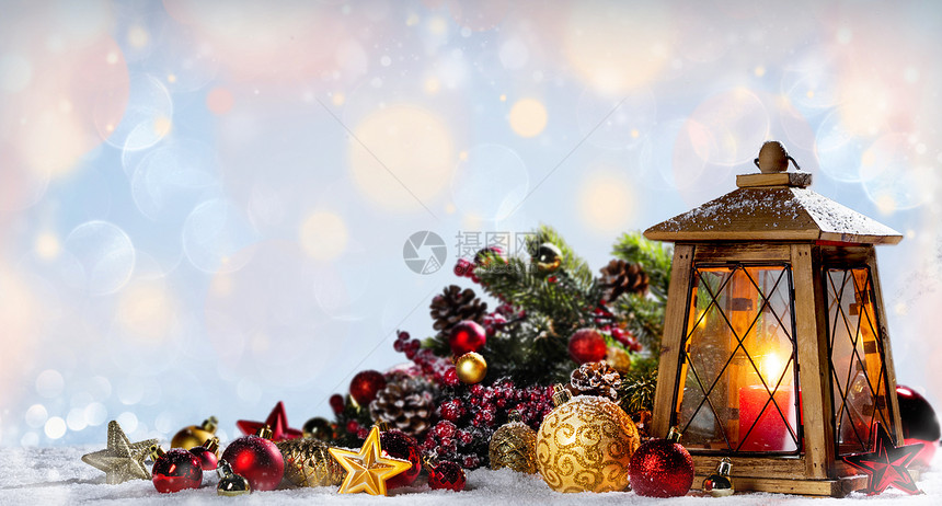 节日灯光背景下燃烧蜡烛灯笼圣诞装饰灯笼圣诞装饰图片