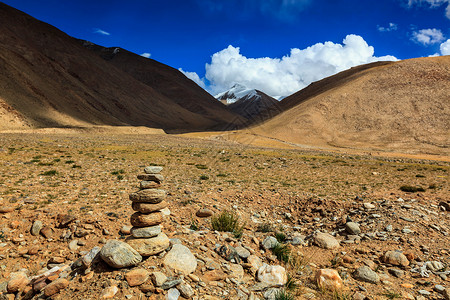 喜马拉雅山南上拉关的石山拉达克,喜马拉雅山的石山图片