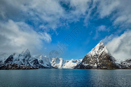 利特尔托波亚挪威峡湾冬季积雪的山脉挪威洛福腾群岛挪威峡湾山脉冬天挪威洛福腾群岛背景