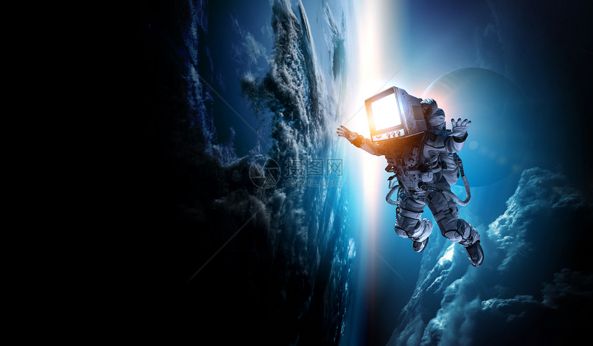 宇航员用旧器代替头部这幅图像的元素由美国宇航局提供长为首的宇航员图片