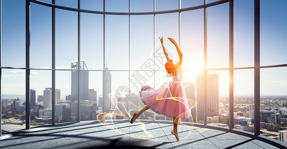 芭蕾舞女穿着粉红色连衣裙跳舞设计图片