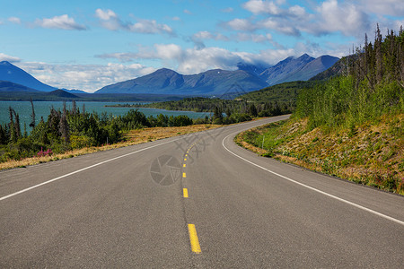 山上风景优美的道路旅行背景老式过滤器小山高清图片素材