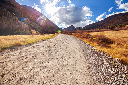 山上风景优美的道路旅行背景老式过滤器户外的高清图片素材