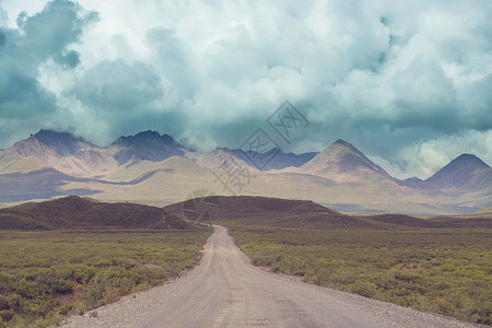 山上风景优美的道路旅行背景老式过滤器空的高清图片素材