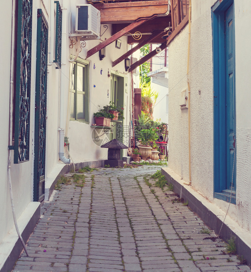 风景如画的街道,传统的土耳其地中海风格的古镇图片