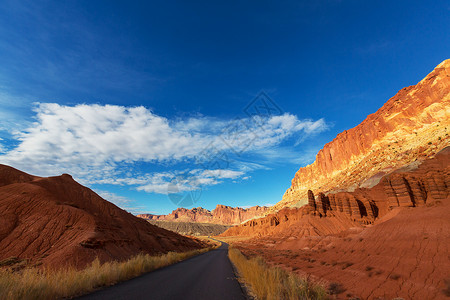 山上风景优美的道路旅行背景日出高清图片素材