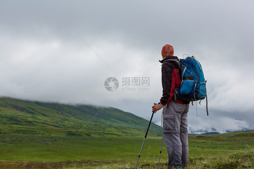 加大山区徒步旅行的人徒步旅行北美最受欢迎的娱乐活动有很多风景如画的小径图片