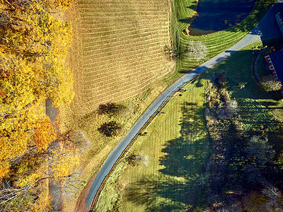 风景与农场秋天伍德斯托克,佛蒙特州,美国落新英格兰空中无人机背景图片