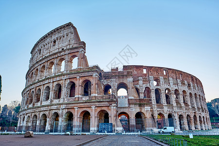 意大利罗马日出时的竞技场背景图片
