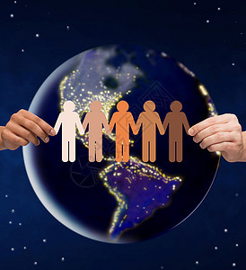 人,多样国际多种族夫妇手握人类象形文字链地球行星上的手着人链象形文字图片