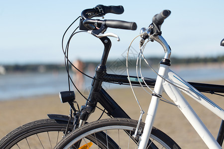 休闲,交通运动两辆自行车海滩上海滩上两辆自行车图片
