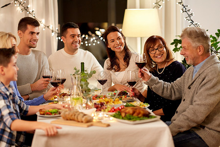 感恩节晚餐三生活方式饮酒高清图片