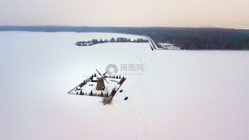 冬季正宗木制风车白俄罗斯地标杜杜斯基的鸟瞰图图片