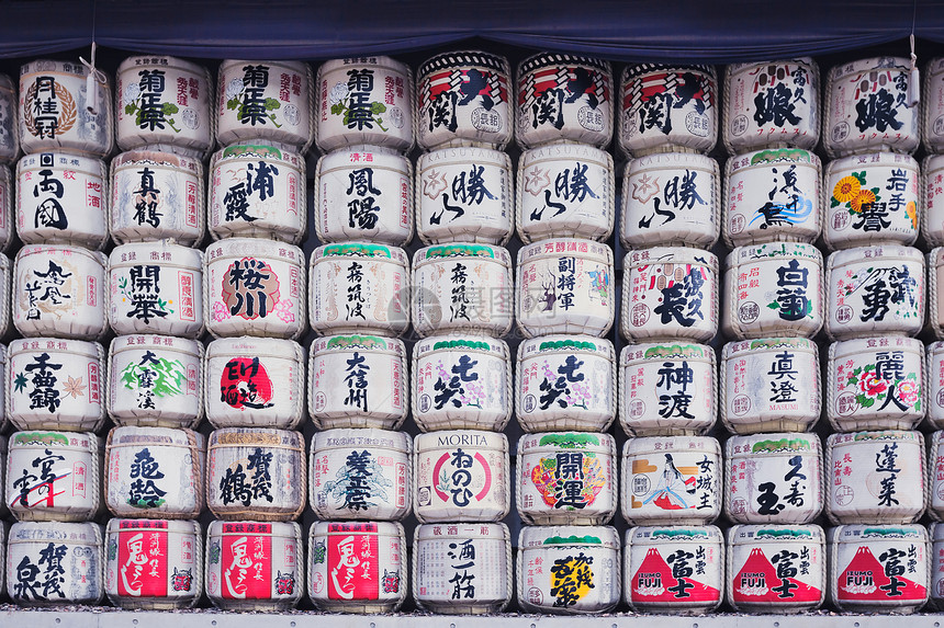 日本各地的清酒酿造者捐赠给日本东京的明治金谷神社日本各地的清酒酿造者捐赠给日本东京明治金谷神社的酒桶图片