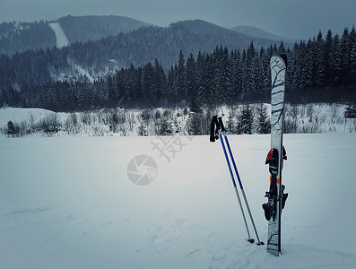 努子峰滑雪者装备高清图片