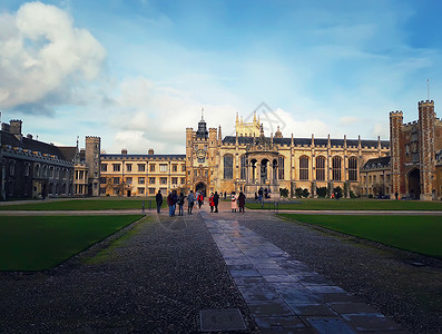 英国剑桥大学三学院令人印象深刻的伟大法庭观高清图片