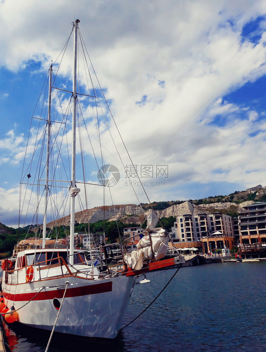 保加利亚巴尔奇克海岸的海上航行船旅行假期图片