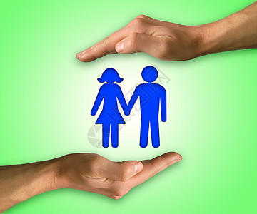 男人的手下保护夫妇夫妻人寿保险的双手保护人类群体符号健康保险图片