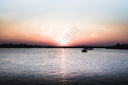 Zambezi河上乘船旅行图片