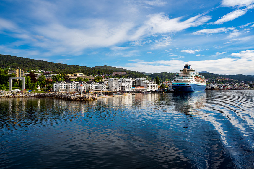 莫迪挪威的罗兹达尔莫迪海洋温带气候,夏季凉爽温暖,冬季相温这座城市被戏称为玫瑰之城图片