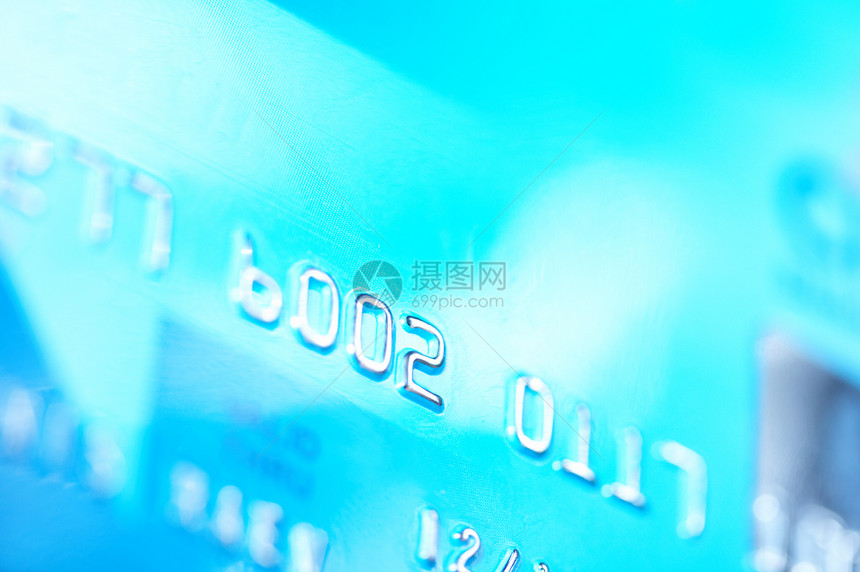 蓝色信用卡上银位数的特写数字想象图片