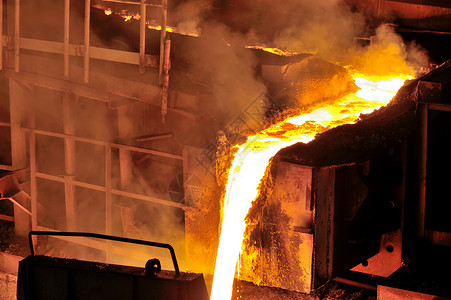 钢铁厂高炉液态金属背景图片