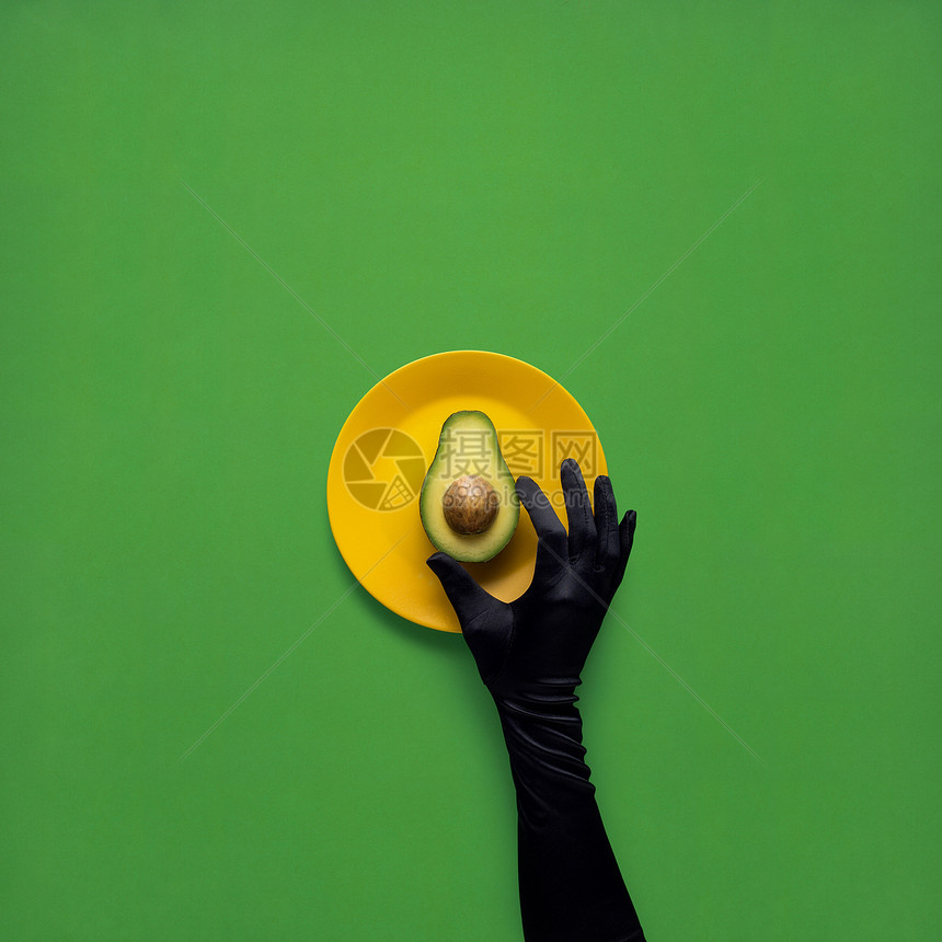 创意照片的鳄梨与手绘板绿色背景图片