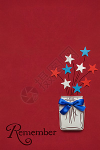 7月来了海报创意7月4日照片的星星个瓶子由红色背景的纸背景