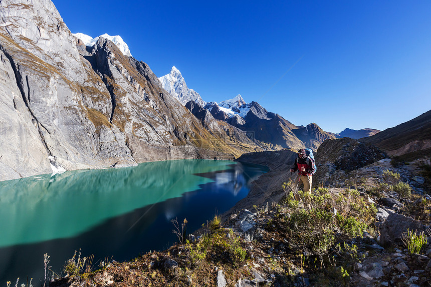 秘鲁科迪勒拉山的徒步旅行场景图片